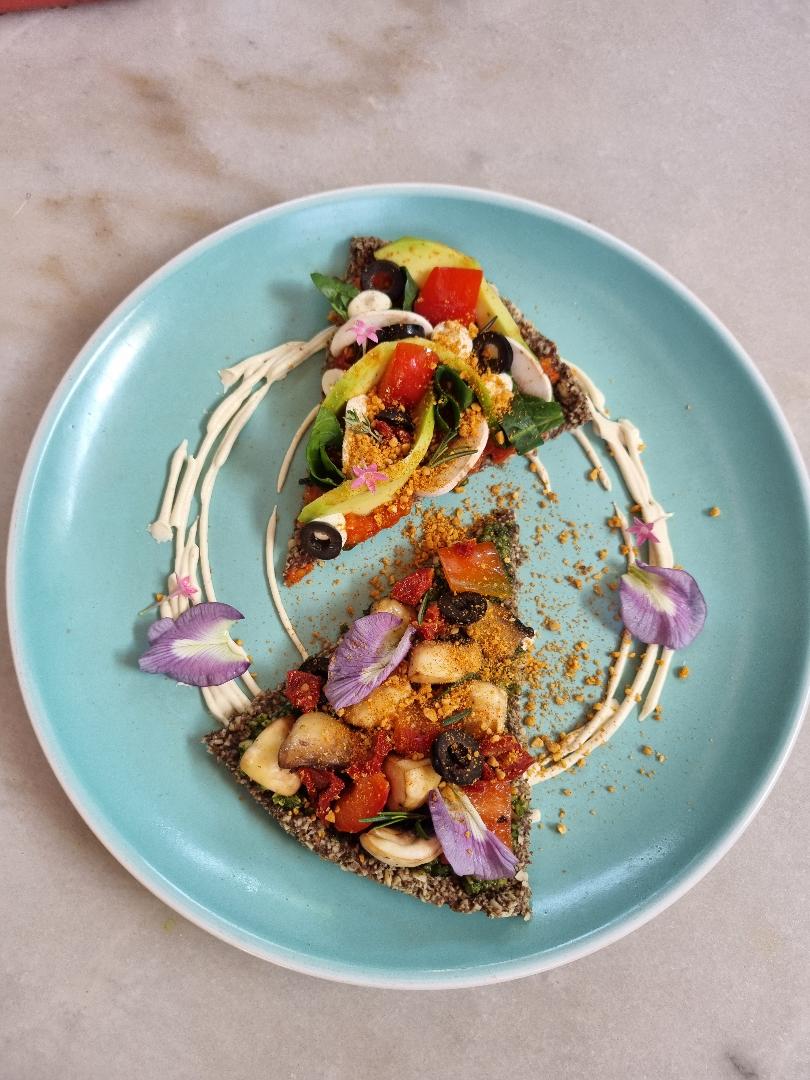 Raw vegan pizza
